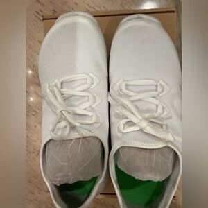 OOFOS OOMG Sport LS Women White Sneakers Size 9 – fits like size 8 .  Ran small